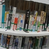 図書館には日本語の本もある