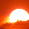 昨日沈んだ夕日が今日朝日になって昇ってきました。