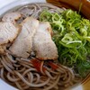 ラーメン用の鶏がらスープでそばを食べる