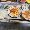 12/26(木)　何にもできないのは、辛い！森田療法と言う、心理療法があるが、いくらなんでも、そろそろキツイ！なにがしたいか？仕事・観光旅行・飲み会・！　中10日を開けて、久しぶりに階段と廊下を歩いた！歩いた方が、気分が良い！サボるのはもう止そう！　と言っても、年内は、あと５日　後は上がって行くぞ！自宅からエレベーターで１階に降りて、８階までを往復昇降する！　廊下を西階段に行って、３階まで階段を昇って、自宅へ！！