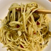 箸で食べる高菜ペペロンチーノ