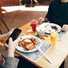 スマホ見ながら、ご飯食べてない？