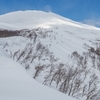 振り返ると　外輪には雪煙が上がっていました