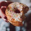 甘いものを食べすぎると危険【TED】砂糖がどのように脳に影響するか