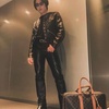 SnowMan 宮舘涼太、レザーを使ったクールなブラックコーデに｢ビジュ爆発してる｣