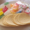 お菓子の保存に役立つ乾燥剤代用アイテム徹底解説