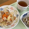 4月20日の病院食で、お昼は肉野菜炒めとシュウマイでおいしかったです。