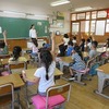 １年生：保育園、幼稚園の先生たちの前で①　学校探検のまとめ