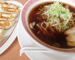 泉区泉中央・幸楽苑で「郡山ブラックらーめん」//餃子付きで５００円、6/23までの３日間限定