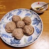 「椎茸の肉詰め蒸し」、「トマ玉炒め」、「壬生菜と油揚げのさっと煮」、「豆腐のゆかり漬け」