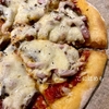 【天然酵母】フライパンでとろっと蒸し焼きナスを使って作る「賀茂茄子とベーコンのピザ」作り方・レシピ。