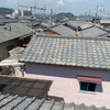 住宅が密集しているところは隣の屋根に飛び移れそうです。
