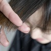 前髪を自分で切って失敗した…そんなときの対処法と美容師の本音