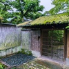 雨の古都を歩く