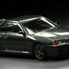 【モデルインプレッション】 POP RACE 1/64 - GT-R R32 (Gun Grey Metallic)