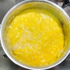胃が不調のためいつもの玉子粥。失敗して焦がしたコーンパン。