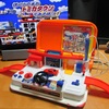 レアトミカが付属しているゲーム、トミカピコ！これまた巨大なゲーム機だわよ