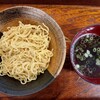 暑い夏、つけ麺のつゆに魚粉を加えたらやはり美味しくなった