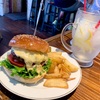 クッカーズ・グリル！辻堂駅No.1バーガー店でトランプ大統領も食べた？コルビージャックチーズバーガーを喰らう！！