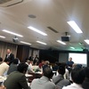 大人が１００人以上集まると広い部屋でと酸欠になります。