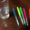【放置】蛍光ペン５色を水の中に入れてどの色が１番強かったか【予想外】【PPAP】【〜そして食べるへ〜】
