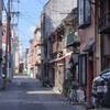 岐阜・日ノ本町，長住町：昭和中期のビルと長屋が並ぶ日常風景。