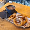 バルセロナの定番朝飯 - 老舗チュロス屋「La Selecta de Churros」で味わう濃厚ココアとチュロスの幸せな時間