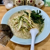 【今週のラーメン５５３６】ラーメン 関口（東京・東小金井）ネギラーメン ＋ ニラもやし キムチ サッポロ赤星２本　〜勢い感じる創作系ラーショ！歯応え香り甘み痛快！味葱好きなら一回食うべし！