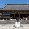 聖徳太子が創建した大阪四天王寺にまつわる「へぇ」な話。金堂に「鷹（タカ）の止まり木」があるって知ってた？