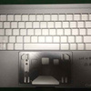 4ポートのUSB-Cやタッチバーを搭載した新型MacBook Proとされる写真