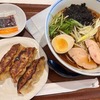 麺処直久 アリオ上尾店｜上尾｜こどもが大好き餃子セット、小上がり座敷スペース