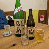 ①ひこにゃん旅の一部お食事写真と②開店前のお掃除風景から
