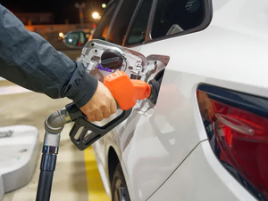 ガソリンは劣化する？継ぎ足し時の注意点、劣化の症状について整備士が解説