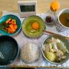 玉子かけごはん。子持ちシシャモ。鶏肉野菜味噌汁。浅漬け(人参、昆布)