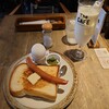 「The CAFE ザ カフェ 町田」でモーニングセットを食べる。オシャレで落ち着いた雰囲気だがニ時間制の人気カフェ！朝ごはんにちょうどいいボリュームで美味しかった。