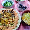２９日の食事（鮭とほうれん草のポテトグラタンなど）と花（フヨウ）と出来事（歩行器など）