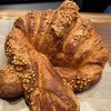 ラテとクロワッサンの朝食