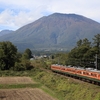 黒姫山バック 湘南色S3編成