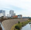 スエヒロ館と津久井道