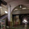 鶴見線・国道駅（１）：昭和５年竣工の有名な駅舎へ。