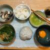 大根の浅漬け。いわし水煮缶。モヤシとニラのスープ。 玉子かけご飯。