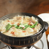 調味料3つの激ウマスープで今夜は「炊き餃子風 1人もつ鍋」。冷凍餃子を入れたら反則級のウマさだった【筋肉料理人】