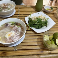 ホーチミン Hủ tiếu mực Ông Già (Chính Gốc)で優しいフーティウを食べる