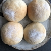 焼き過ぎた白パンは皮が硬かった