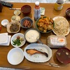 実家飯！焼き鮭、じゃがいもとコリンキーの煮物、いわしの梅煮、とろろ、フルーツポンチ〜ワインたまご、ROCKのビーフカレー〜