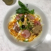 【今週のラーメン３６９３】 ajito ism shinjuku base （東京・新宿） ピザソバ 麺大盛 ＋ 〆のリゾット　～食ってジャンルの壁をも突き壊す旨さ！一足先に南欧の夏的汁なし！