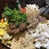 キノコてんこ盛りのつみれ鍋