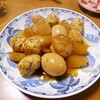 菊菜のスパイシーカレー、干し大根と鶏つくねのうま煮、干し人参と蜜柑のハチミツかぼす漬け