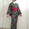 水洗いで丈が詰まったウール着物(対丈)　くるりんぱと輪っか結びでまとめ髪　今日の猫さん