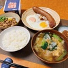まくらがの里で購入した、太いソーセージエッグと杉本納豆の朝ご飯